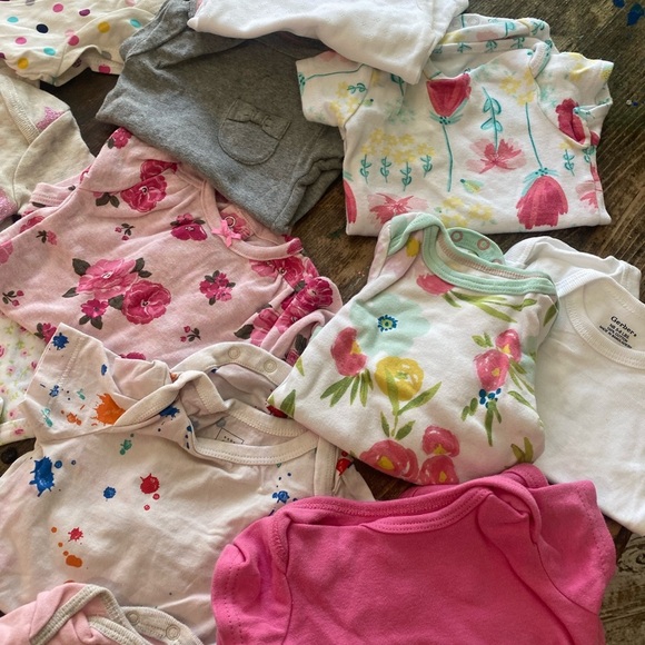 BABY GIRL onesies💗CRAZY DEAL 0-3 mos shirt sleeve, long sleeve and sleeveless! - Picture 2 of 14